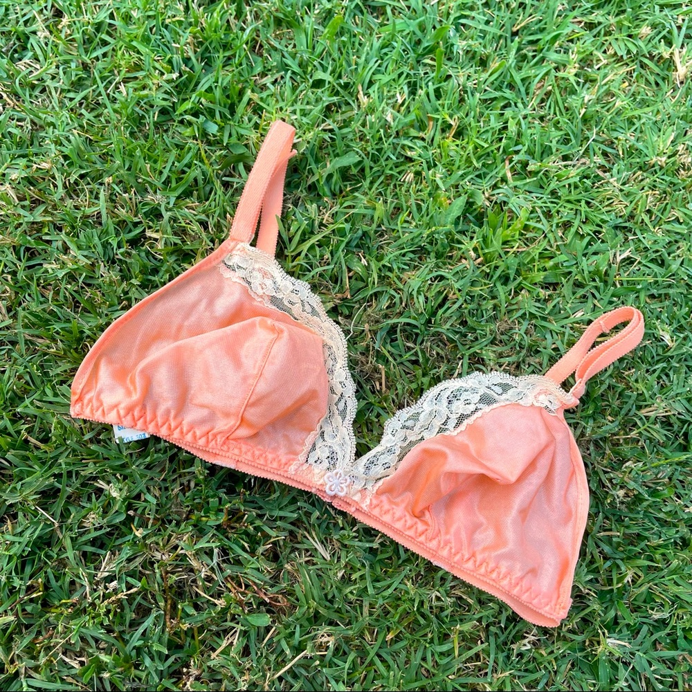 Vintage Bra 🍑